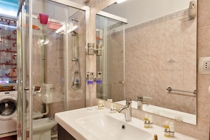 อพาร์ทเมนท์, 2 ห้องนอน | ห้องน้ำ | ฝักบัว, ไดร์เป่าผม, โถสุขภัณฑ์แบบบิเดท์, ผ้าเช็ดตัว