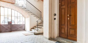 Pintu masuk interior