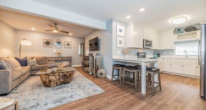 5 star condo on Main Street!