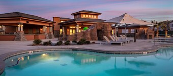 Zion Park Views - Backyard Heated Swim Spa+Hot Tub + Putting Green-Waterslide