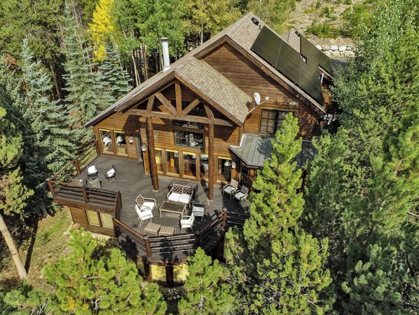 House (6 Bedrooms) | Exterior