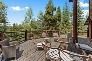 House (6 Bedrooms) | Exterior