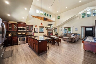 City Beach House| Best Location in Coeur d' Alene