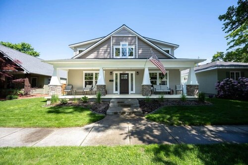 City Beach House| Best Location in Coeur d' Alene