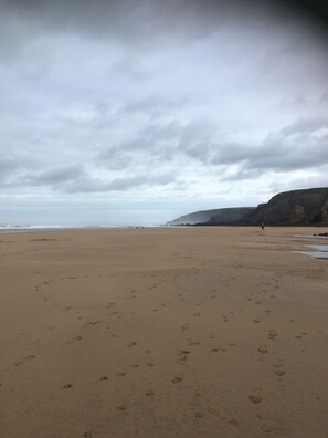House | Bathroom | Combined shower/tub, deep soaking tub, towels - Lovely 3 Bedroom Holiday Bungalow Near Bude (Bude)