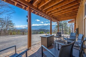 Outdoor dining - Stunning Smoky Mtn Views • Hot Tub • Game Room • Resort Pools (Gatlinburg)