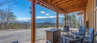 Happy Trails | Stunning Smoky Mtn Views • Hot Tub • Game Room • Resort Pools