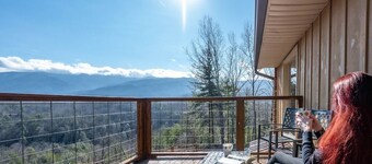 Stunning Smoky Mtn Views • Hot Tub • Game Room • Resort Pools