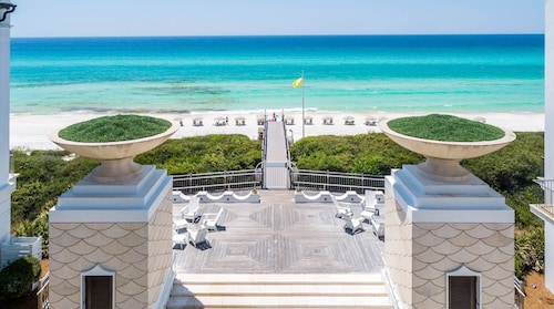  Steps away from Rosemary Beach, Seacrest Beach & Alys Beach!  5 STAR REVIEWS!!!
