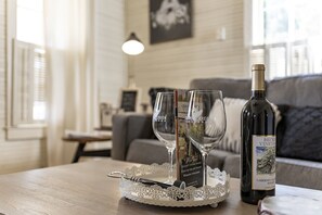 Interior - Magnolia Farmhouse at Lost Creek/Hot Tub🍷/Close to Downtown! (Fredericksburg)