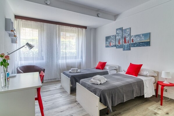 Iron/ironing board, free WiFi, bed sheets