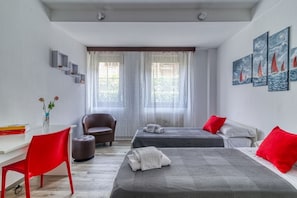 Iron/ironing board, free WiFi, bed sheets