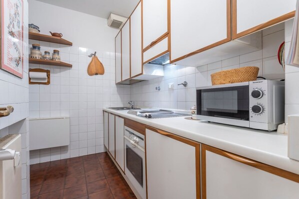 Apartment, 2 Bedrooms | Private kitchen | Full-size fridge, oven, dishwasher, coffee/tea maker