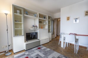 Apartment, 1 Bedroom | Living area