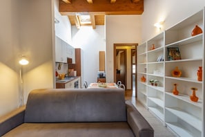Apartment, 1 Schlafzimmer | Wohnbereich | Flachbildfernseher