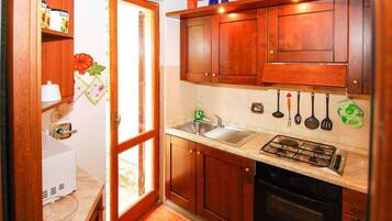 Apartment, 3 Bedrooms | Dapur peribadi | Peti sejuk/penyejuk beku saiz penuh, ketuhar gelombang mikro, ketuhar
