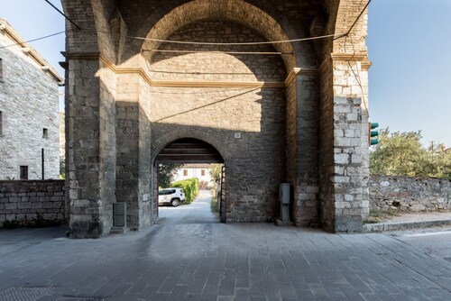 Borgo Santa Lucia Apartment with Private Parking & Garden