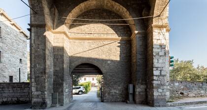 Borgo Santa Lucia Apartment with Private Parking & Garden