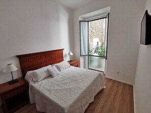 1 bedroom, iron/ironing board, free WiFi, wheelchair access