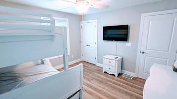 8 bedrooms, desk, iron/ironing board, WiFi