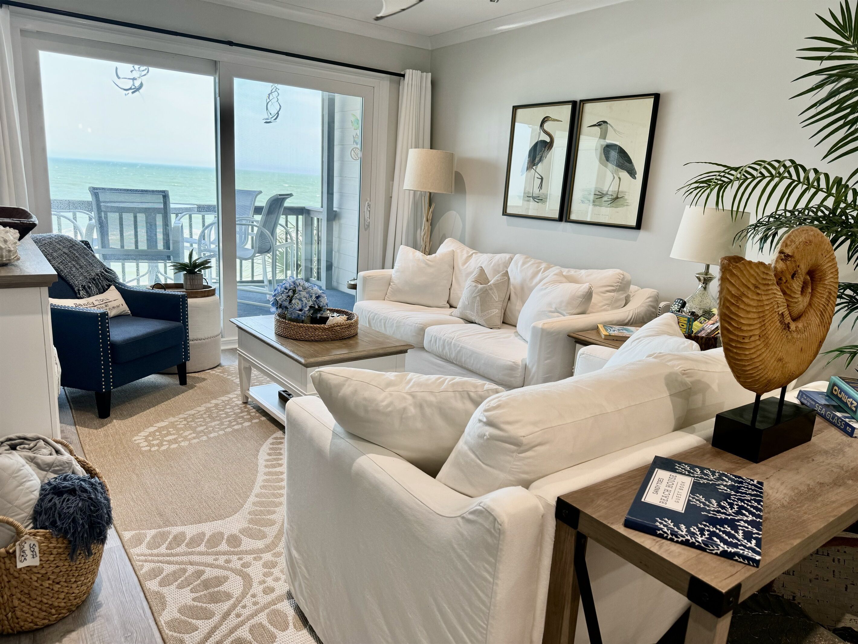 Coastal Chic!  Oceanfront condo - 3br 2ba