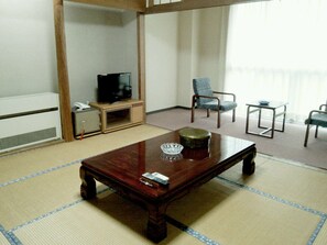 Living room - Kyuden Ryokan (Osaki)
