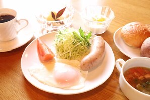 Breakfast meal - Izuhatake Onsen Seizan (Izunokuni)