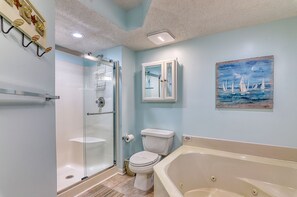 Kombination af bruser/badekar, boblebadekar, hårtørrer