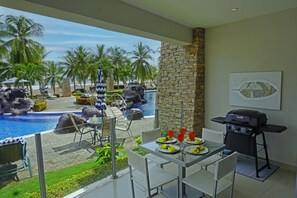 Outdoor dining - Luxury on the beach - Diamanté del Sol Updated 3 Bedroom Luxe Condo (Jaco)