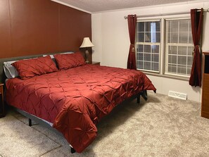 3 dormitoris, escriptori, planxa i posts de planxar i wifi gratuïta 