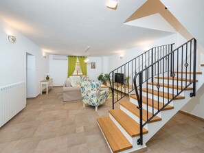 Interior - Villanuova with Hot tube for lovers of nature (ŠUŠNJEVICA)