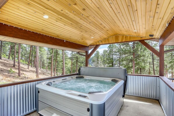 Outdoor spa tub - Whispering Pines Retreat - beautiful new cabin (Lead)