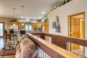 Smart TV, fireplace, table football, offices - Whispering Pines Retreat - beautiful new cabin (Lead)