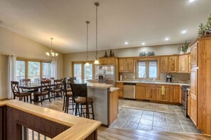 Fridge, microwave, oven, stovetop - Whispering Pines Retreat - beautiful new cabin (Lead)