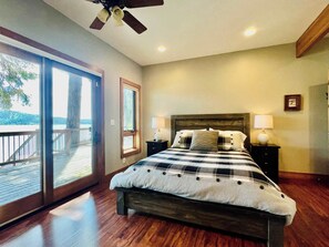 3 Schlafzimmer, Schreibtisch, Bügeleisen/Bügelbrett, Reisekinderbett