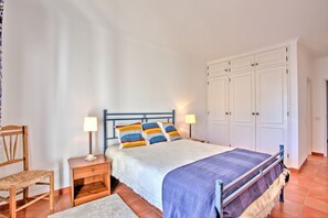 2 bedrooms, in-room safe, iron/ironing board, travel cot