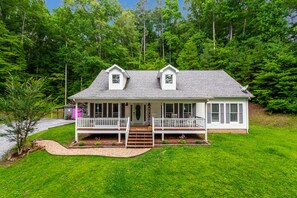 Exterior - Renovated Farmhouse Close to Downtown & Wineries, Hiking Trails, Sleeps 9 (Ellijay)