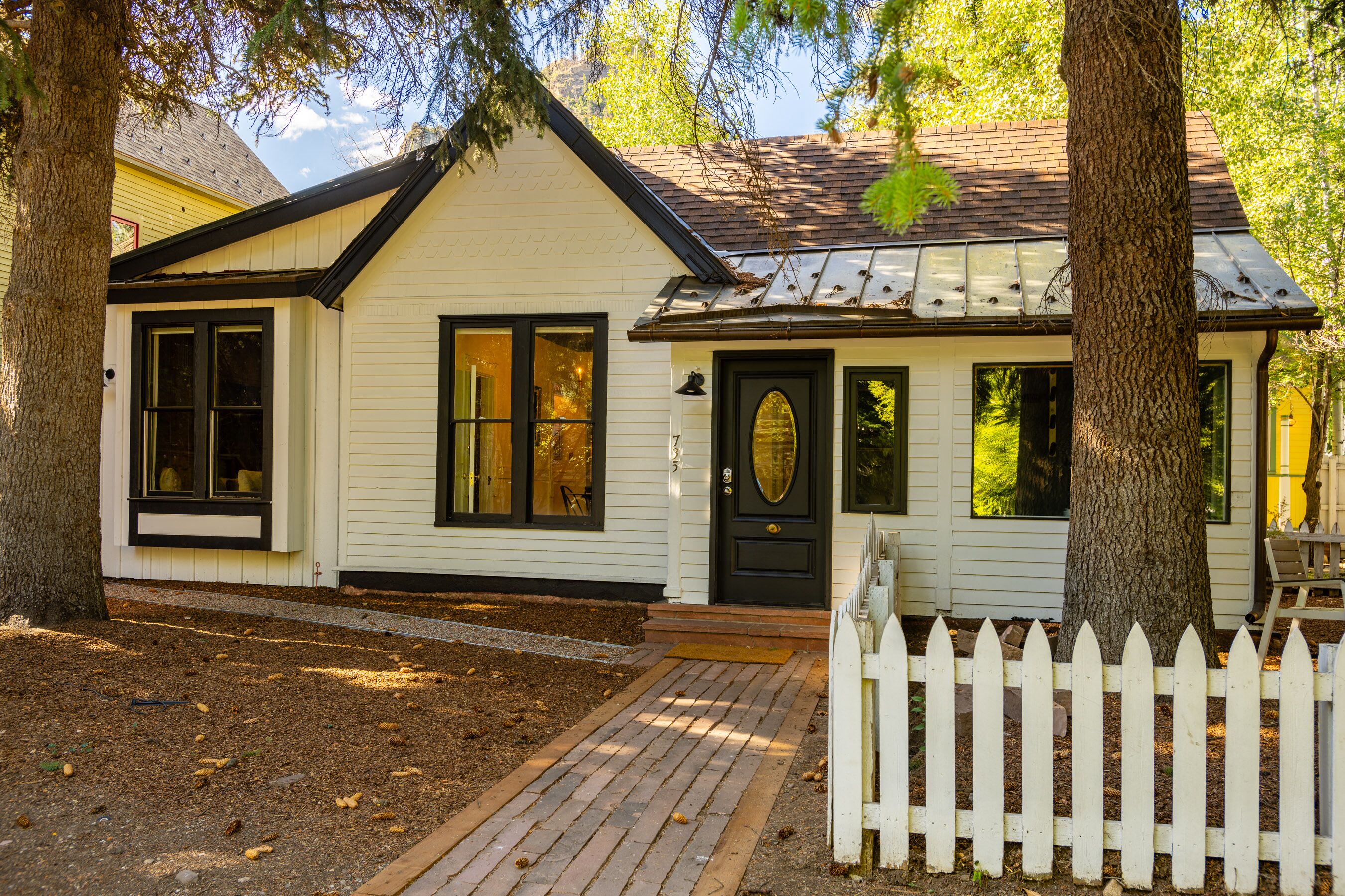 Cozy home in the heart of Aspen w/ Private Jacuzzi