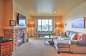 Flat-screen TV, fireplace