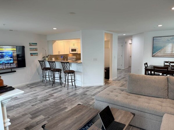 Smart TV, fireplace