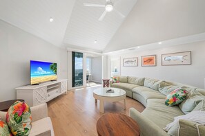 TV, DVD player - 4 bedroom, 4 bathroom beach front town home (Sanibel)