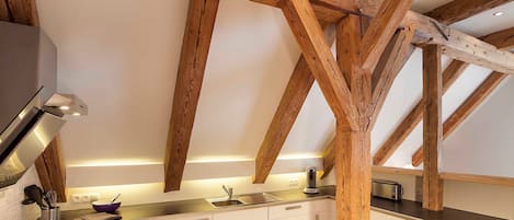 Réfrigérateur, lave-vaisselle, chaise haute