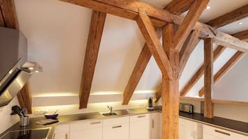 Kühlschrank, Geschirrspüler, Hochstuhl