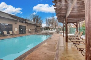 Opvarmet pool
