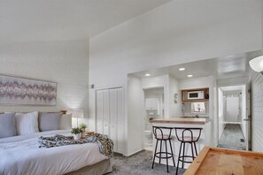 3 camere, una scrivania, ferro/asse da stiro, Wi-Fi