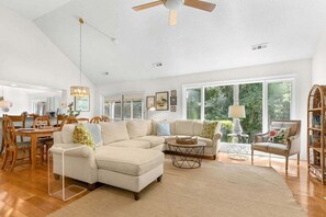 TV, fireplace - Fantastic, Spacious 3BR/3.5BA! Large Screened Porch with Wooded View! Amenity access including! (Seabrook Island)