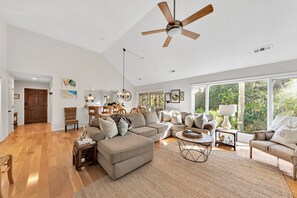 TV, fireplace - Fantastic, Spacious 3BR/3.5BA! Large Screened Porch with Wooded View! Amenity access including! (Seabrook Island)