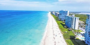 Beach nearby, sun loungers, beach towels