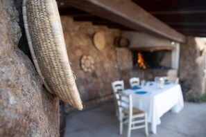 Outdoor dining - PANORAMIC VILLA ON THE GULF OF 'ASINARA, NATURE AND RELAXATION. (CASTELSARDO)