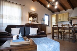 Smart TV - PANORAMIC VILLA ON THE GULF OF 'ASINARA, NATURE AND RELAXATION. (CASTELSARDO)
